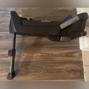 Nuna Pipa lite car seat base